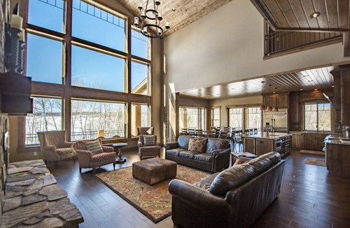 Ashton Cabin | Luxury Lodge, Private Lake, 8,000 ft2, 9 bdrms, for the Ultimate Get-Together