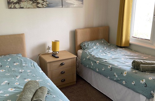 Rhyd-y-clafdy Cabin | Luxury Lodge with hot tub on the exclusive Golf Village, Hafan y Mor, Pwllheli