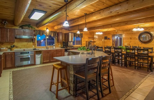 Gatlinburg - Pigeon Forge Cabin | Luxury Lodge with Private Chapel & Indoor Pool – Perfect for Weddings & Retreats