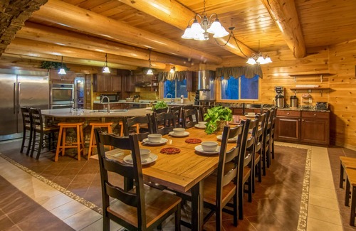 Gatlinburg - Pigeon Forge Cabin | Luxury Lodge with Private Chapel & Indoor Pool – Perfect for Weddings & Retreats