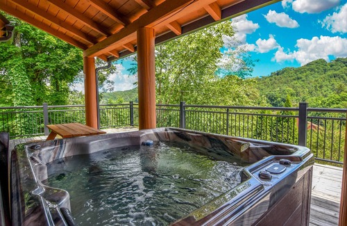 Gatlinburg - Pigeon Forge Cabin | Luxury Lodge with Private Chapel & Indoor Pool – Perfect for Weddings & Retreats