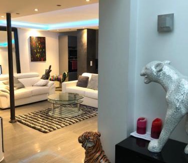 La Celle-sous-Gouzon Apartment | Luxury Loft Design Amazing en Plein coeur de Paris