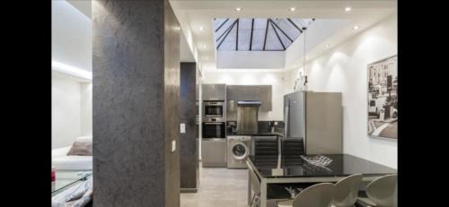 La Celle-sous-Gouzon Apartment | Luxury Loft Design Amazing en Plein coeur de Paris