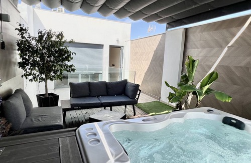 San Lorenzo Apartment | Luxury & Lovely 3 bedroom with Hot tub/Spa/Jacuzzi