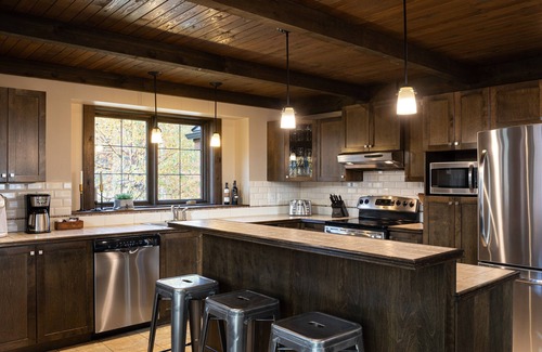 Stoneham Ski Chalet | Luxury Mountain Cottage
