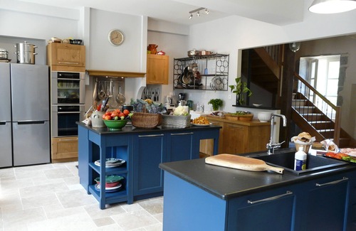 Change House | Luxury Manor House in the Burgundy Vines with Heated Pool and AC throughout
