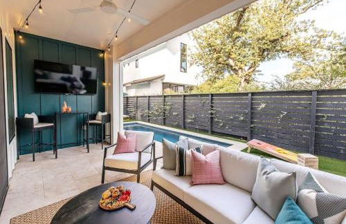 Clarksville House | Luxury Mansion Breathtaking Skyline & Pool