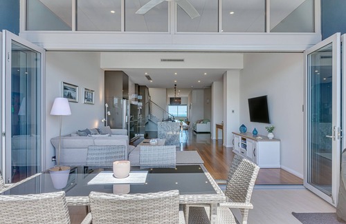 Mindarie House | Luxury Marina Townhouse
