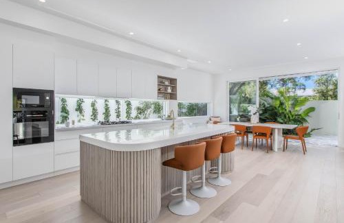 Mermaid Waters House | Luxury Mermaid Waters Holiday Home