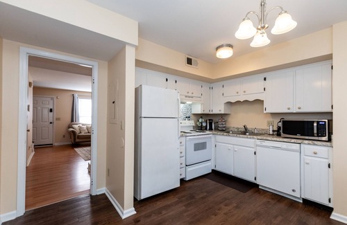 Nashville House | Luxury: Mins to Music City, Hot Tub, King Suit, Coffee Bar