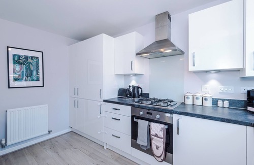 Speke Boat Rental | Luxury & Modern Equipped Liverpool 3 Bedroom House WParking Sleeps 9 Max