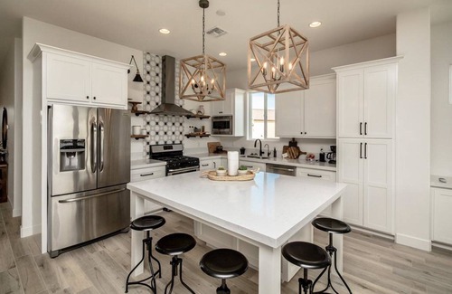 Mohave Valley House | LUXURY MODERN FAMILY HOME +Views +New 4 bd Oasis +Water Front +Fish +Pool Table