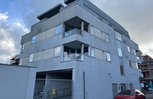 Leigh-on-Sea Apartment | Luxury modern Apt with parking on Leigh Broadway
