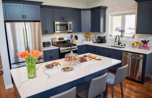 Farmington House | Luxury Modern Lake Home - Dogs Welcome - Sleeps 12