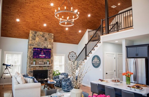 Farmington House | Luxury Modern Lake Home - Dogs Welcome - Sleeps 12