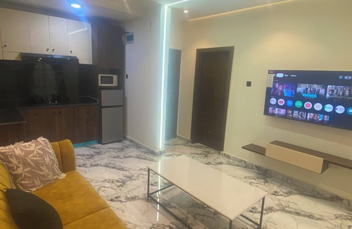 Mushin Apartment | Luxury & Modern Self Check-In Apts near Airport M01b