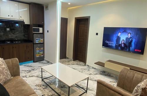 Mushin Apartment | Luxury & Modern Self Check-In Apts near Airport M03a