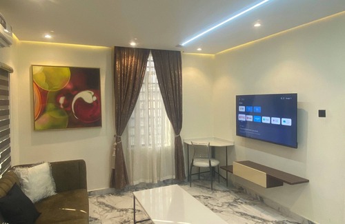 Mushin Apartment | Luxury & Modern Self Check-In Apts near Airport M04a