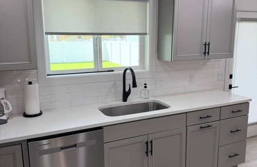 Burley House | Luxury Modern Space B 2-bedroom townhome in Burley with all the amenities.