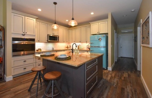 Mars Hill House | Luxury Mountain Home Retreat Dog Spa + Hot Tub Near Wolf Laurel
