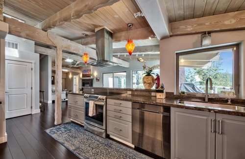 Zephyr Cove House | Luxury Mountain retreat with Hot tub