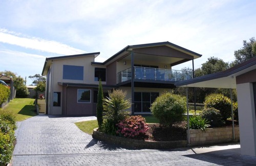 Bridport House | Luxury Near Old Pier Beach