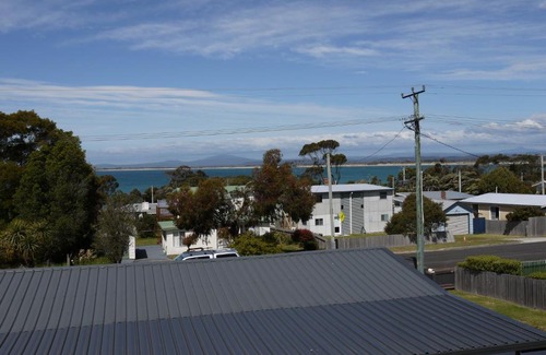 Bridport House | Luxury Near Old Pier Beach
