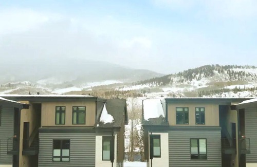 Willow Grove Condo | Luxury NEW SKI 2 bdroom Condo on the River