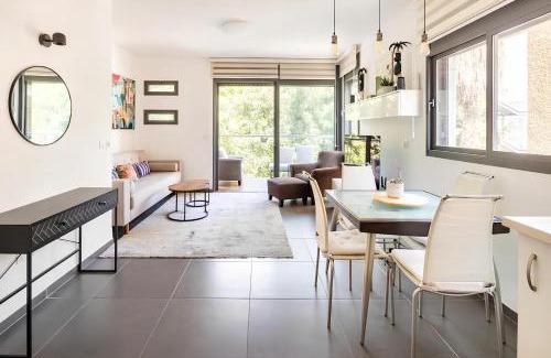 Tel Aviv Apartment | Luxury Oasis Tel Aviv Beach