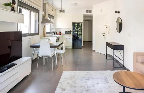 Tel Aviv Apartment | Luxury Oasis Tel Aviv Beach