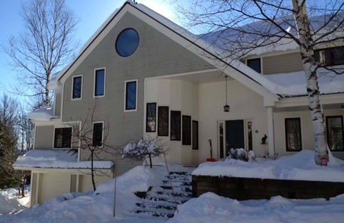 Stratton Mountain House | Luxury Oasis w/Serene Views! Close to Ski Slopes w/Shuttle. Gameroom. Golf. WiFi