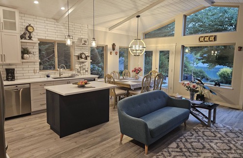 North Oyster House | Luxury ocean dock pool villa