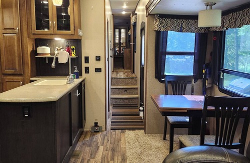 Parkland County House | Luxury Offgrid 5th Wheel