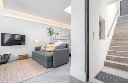 Centro / Baixa Villa | Luxury Old Town Oasis for Family and Friends (Daily Breakfast + Housekeeping incl)
