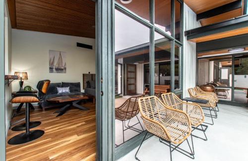 Del Mar House | Luxury on Ocean Drive - Sleeps 28