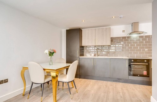 Bradford Apartment | Luxury One Bedroom Apartment