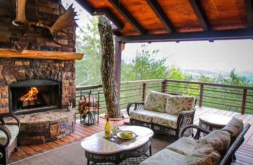 Morganton Cabin | Luxury Outdoor LR & BBQ, Mtn Top retreat- MOOSEMAC - 7 person hot tub & more!