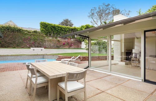 Pacific Palisades House | Luxury Pacific Palisades Home - Walk Everywhere!
