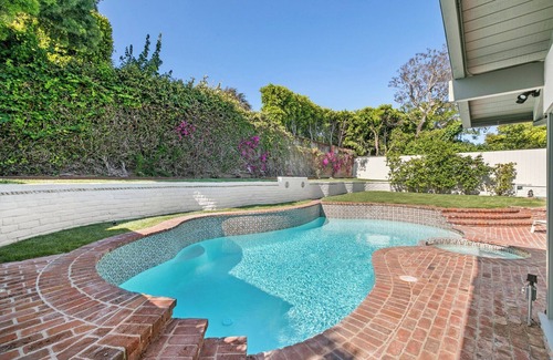 Pacific Palisades House | Luxury Pacific Palisades Home - Walk Everywhere!
