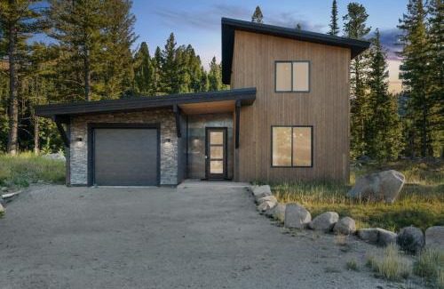 Philipsburg House | Luxury, Peaceful Family Getaway! Ski, Hike, Fish