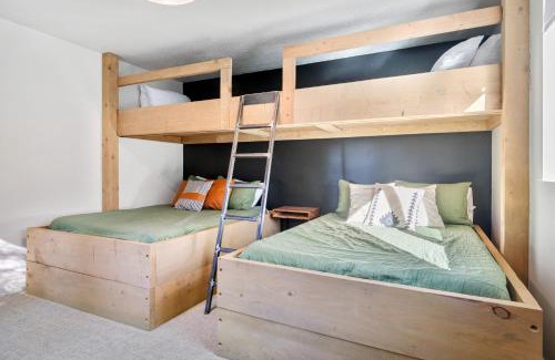 Philipsburg House | Luxury, Peaceful Family Getaway! Ski, Hike, Fish