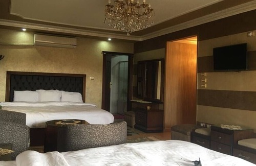 Pyramids Gardens Apartment | Luxury Penthouse with Great Pyramids View! Sleeps 13