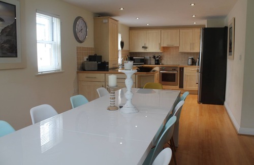 Hele Apartment | LUXURY PENTHOUSE APARTMENT ALONG ILFRACOMBE SEAFRONT! GREAT FOR FAMILIES !