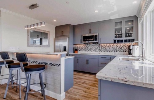 Pine Point Condo | Luxury Penthouse Condo only steps away from Pine Point Beach