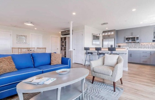 Pine Point Condo | Luxury Penthouse Condo only steps away from Pine Point Beach