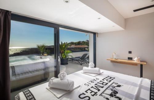 Krizna luka Apartment | Luxury Penthouse Hvar with Jacuzzi & Sea View