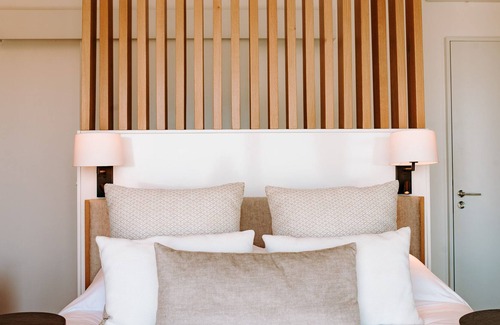 Calebasses Apartment | Luxury Penthouse - stunning lagoon view, 4 bedroom, private pool & communal pool