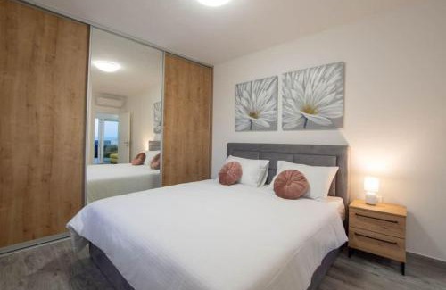 Moca Apartment | Luxury Penthouse - Views, Hot Tub & Pool