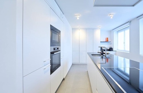 Etterbeek Apartment | Luxury Penthouse with Panoramic Views Downtown 3BR