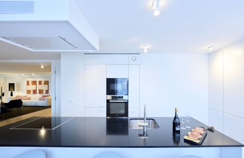 Etterbeek Apartment | Luxury Penthouse with Panoramic Views Downtown 3BR